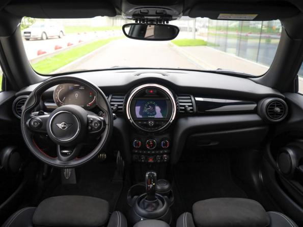Mini Hatch III (F55/F56) Рестайлинг с пробегом 2020 года, цена 2 949 000 рублей, 85671 км, хэтчбек, Автокод Объявления
