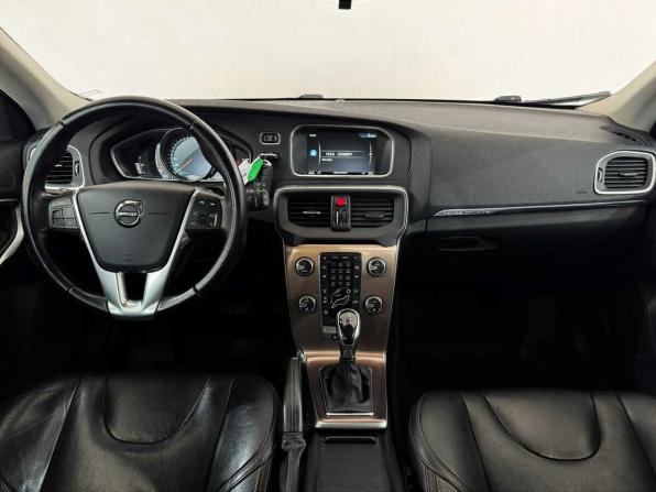 Volvo V40 II с пробегом 2016 года, цена 1 370 000 рублей, 218673 км, хэтчбек, Автокод Объявления