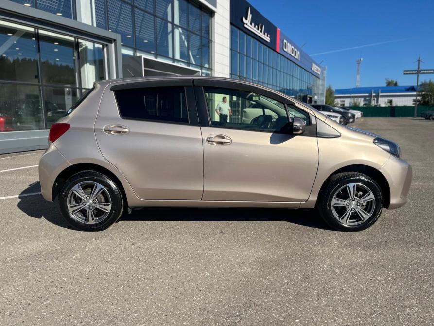 Toyota Vitz III (XP130) Рестайлинг Томск  - изображение 9