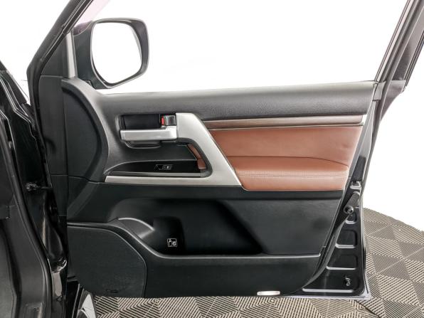 Toyota Land Cruiser 200 Series Рестайлинг 2 с пробегом 2017 года, цена 5 835 000 рублей, 167264 км, внедорожник, Автокод Объявления