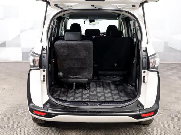 Toyota Sienta II Рестайлинг с пробегом 2019 года, цена 1 570 000 рублей, 109728 км, минивэн, Автокод Объявления