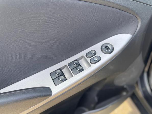 Hyundai Solaris I Рестайлинг с пробегом 2015 года, цена 750 000 рублей, 232902 км, седан, Автокод Объявления