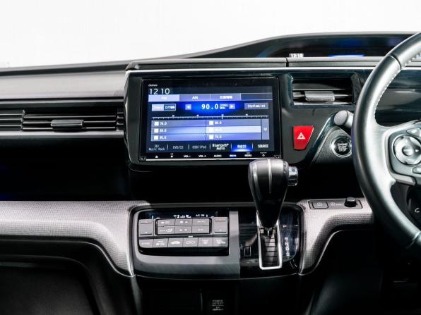 Honda Stepwgn V Рестайлинг с пробегом 2020 года, цена 2 360 000 рублей, 98700 км, минивэн, Автокод Объявления