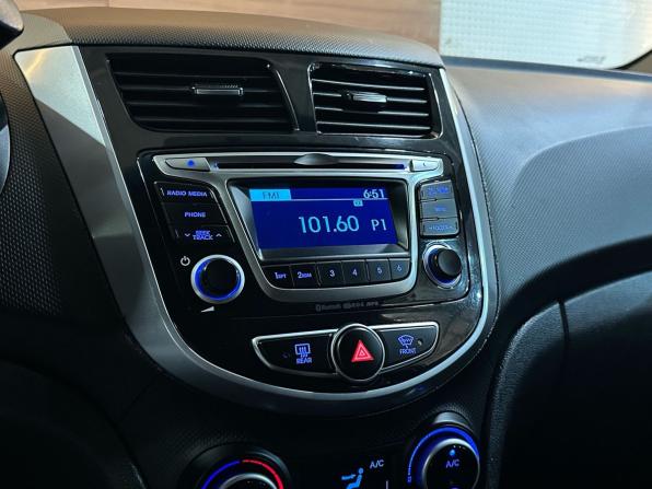 Hyundai Solaris I Рестайлинг с пробегом 2015 года, цена 899 900 рублей, 122264 км, хэтчбек, Автокод Объявления