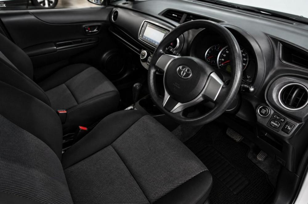Toyota Vitz III (XP130) Челябинск  - изображение 11