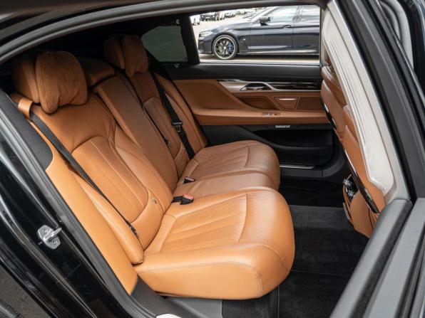 BMW 7 серии VI (G11/G12) с пробегом 2017 года, цена 4 220 000 рублей, 136548 км, седан, Автокод Объявления