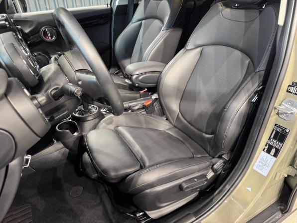 Mini Hatch III (F55/F56) Рестайлинг с пробегом 2020 года, цена 2 450 000 рублей, 28450 км, хэтчбек, Автокод Объявления