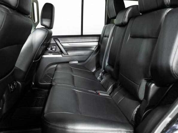Mitsubishi Pajero IV Рестайлинг 2 с пробегом 2017 года, цена 2 199 777 рублей, 262395 км, внедорожник, Автокод Объявления