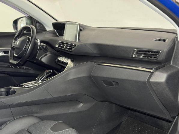 Peugeot 3008 II Рестайлинг с пробегом 2021 года, цена 2 375 000 рублей, 52878 км, внедорожник, Автокод Объявления