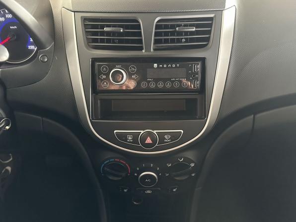 Hyundai Solaris I с пробегом 2013 года, цена 690 000 рублей, 200058 км, седан, Автокод Объявления