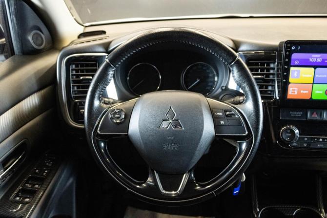 Mitsubishi Outlander III Рестайлинг 2 с пробегом 2016 года, цена 1 872 000 рублей, 96011 км, внедорожник, Автокод Объявления