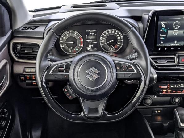 Suzuki Fronx с пробегом 2024 года, цена 1 990 000 рублей, 31400 км, внедорожник, Автокод Объявления