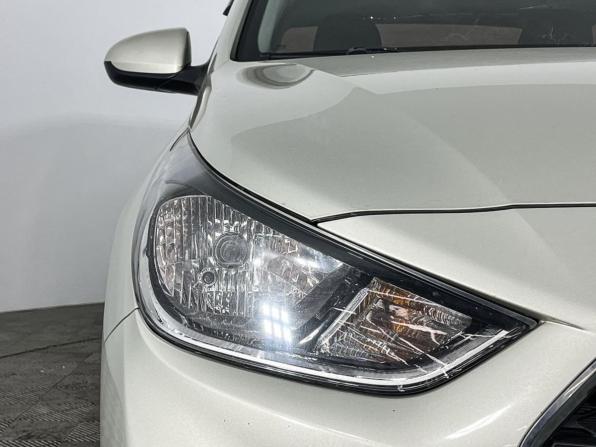 Hyundai Solaris II с пробегом 2019 года, цена 947 000 рублей, 170474 км, седан, Автокод Объявления