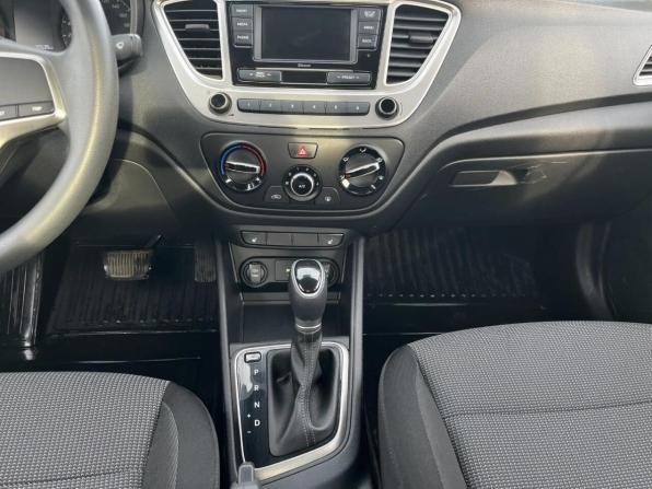 Hyundai Solaris II Рестайлинг с пробегом 2022 года, цена 1 573 000 рублей, 70001 км, седан, Автокод Объявления