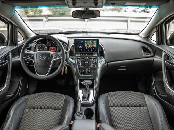 Opel Astra J с пробегом 2011 года, цена 815 000 рублей, 209537 км, хэтчбек, Автокод Объявления