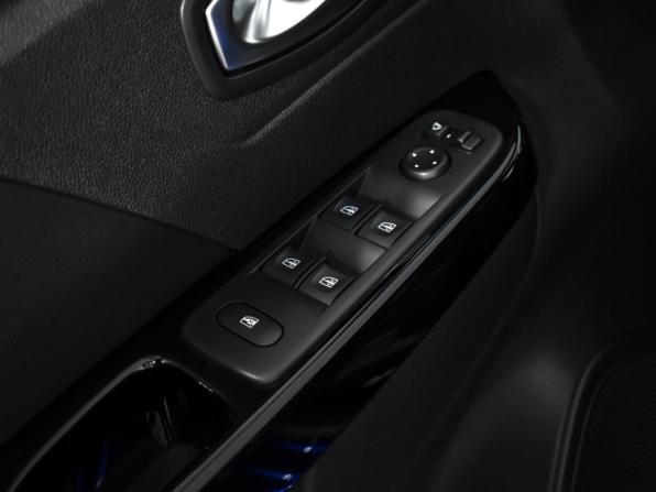 Renault Kaptur I Рестайлинг с пробегом 2021 года, цена 1 590 000 рублей, 95139 км, внедорожник, Автокод Объявления