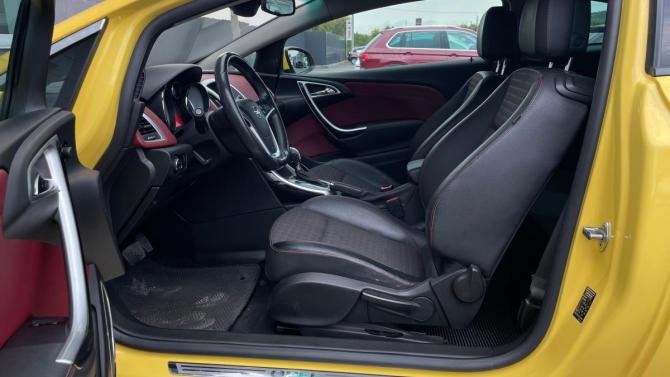 Opel Astra J Рестайлинг с пробегом 2013 года, цена 899 000 рублей, 139000 км, хэтчбек, Автокод Объявления