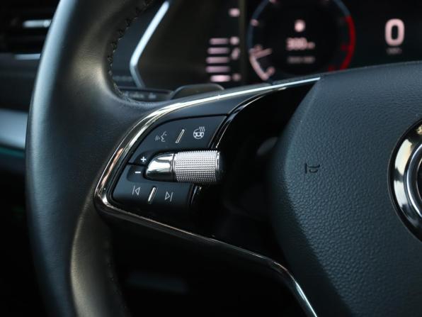 Skoda Octavia IV (A8) с пробегом 2020 года, цена 2 510 000 рублей, 77329 км, лифтбек, Автокод Объявления