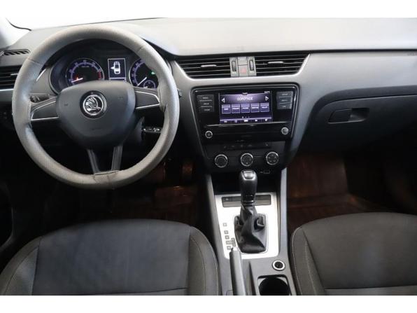 Skoda Octavia III (A7) Рестайлинг с пробегом 2018 года, цена 1 386 000 рублей, 217600 км, лифтбек, Автокод Объявления