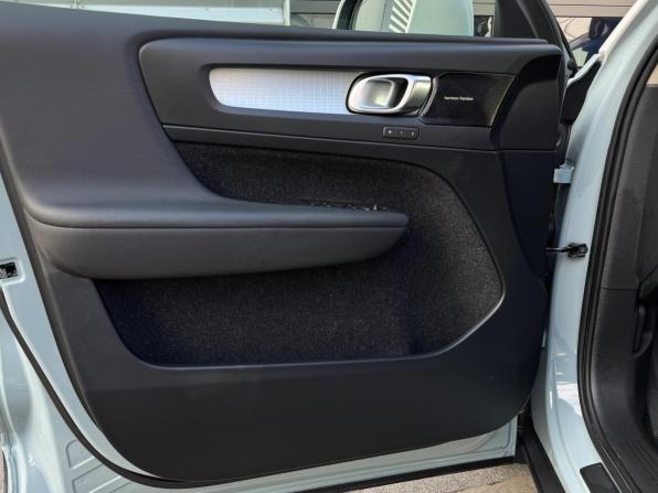 Volvo XC40 I с пробегом 2018 года, цена 3 150 000 рублей, 96359 км, внедорожник, Автокод Объявления