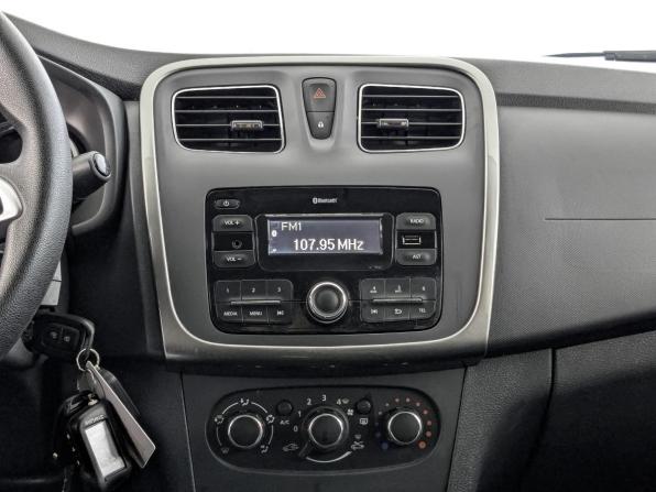 Renault Logan II Рестайлинг с пробегом 2022 года, цена 900 000 рублей, 151485 км, седан, Автокод Объявления