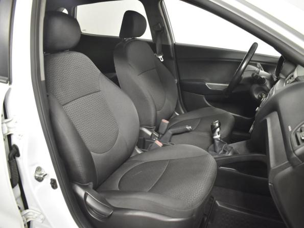 Kia Rio III Рестайлинг с пробегом 2016 года, цена 975 200 рублей, 110638 км, хэтчбек, Автокод Объявления