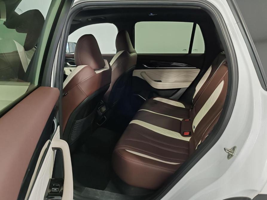Geely Monjaro I Москва  - изображение 12
