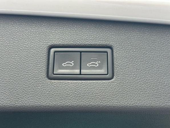 Volkswagen Tiguan II с пробегом 2018 года, цена 1 799 000 рублей, 240393 км, внедорожник, Автокод Объявления