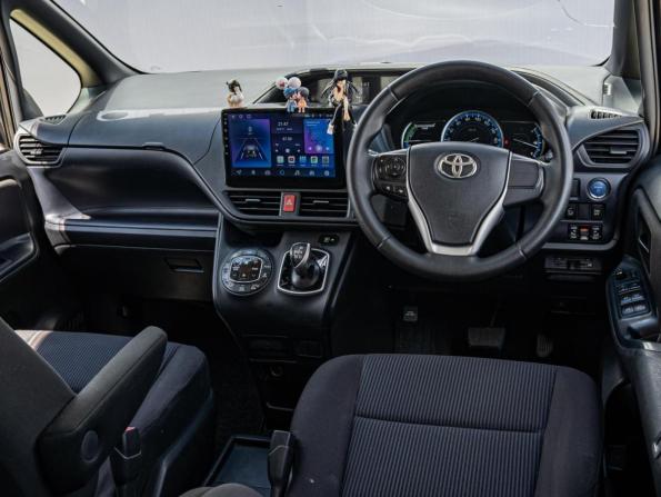 Toyota Voxy III (R80) с пробегом 2014 года, цена 1 800 000 рублей, 135235 км, минивэн, Автокод Объявления