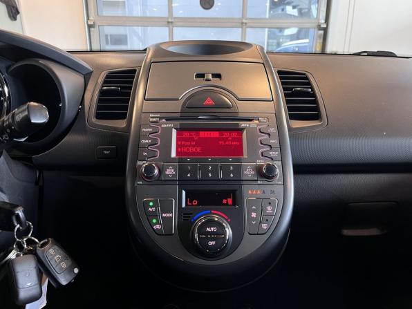 Kia Soul I Рестайлинг с пробегом 2011 года, цена 710 000 рублей, 243350 км, хэтчбек, Автокод Объявления