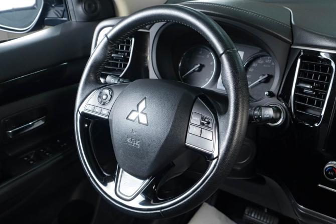 Mitsubishi Outlander III Рестайлинг 3 с пробегом 2021 года, цена 2 829 000 рублей, 40000 км, внедорожник, Автокод Объявления
