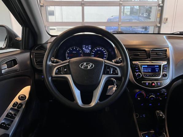 Hyundai Solaris I Рестайлинг с пробегом 2015 года, цена 1 015 000 рублей, 157900 км, седан, Автокод Объявления