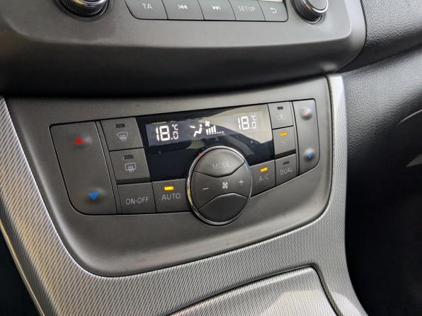 Nissan Tiida II с пробегом 2015 года, цена 1 050 000 рублей, 137295 км, хэтчбек, Автокод Объявления