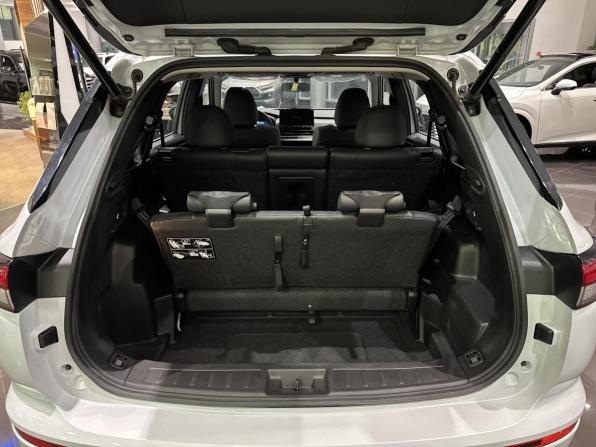 Mitsubishi Outlander IV с пробегом 2023 года, цена 4 071 000 рублей, 33 км, внедорожник, Автокод Объявления
