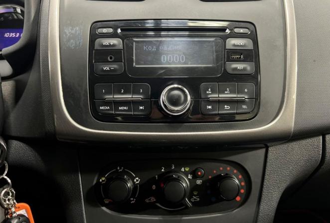 Renault Logan II с пробегом 2017 года, цена 735 000 рублей, 102531 км, седан, Автокод Объявления