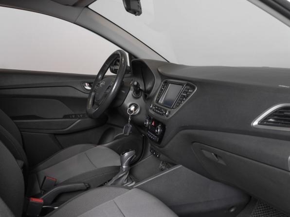 Hyundai Solaris II с пробегом 2018 года, цена 1 315 500 рублей, 151542 км, седан, Автокод Объявления