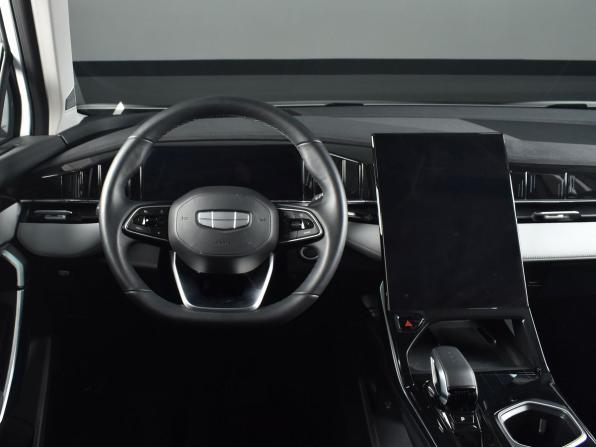 Geely Atlas II с пробегом 2023 года, цена 2 749 999 рублей, 5428 км, внедорожник, Автокод Объявления