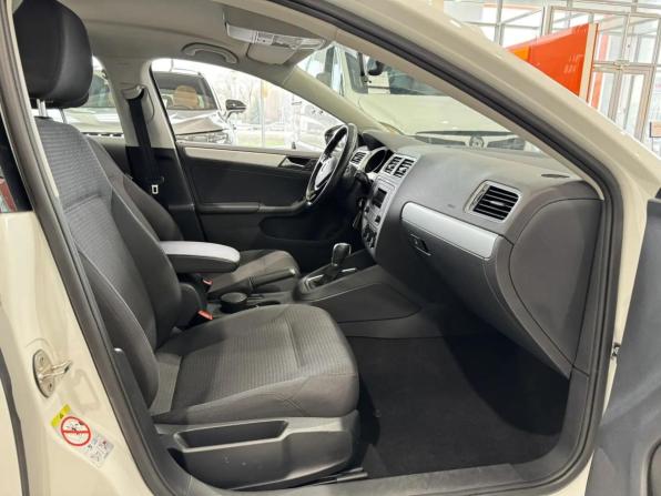 Volkswagen Jetta VI Рестайлинг с пробегом 2018 года, цена 1 550 000 рублей, 23700 км, седан, Автокод Объявления