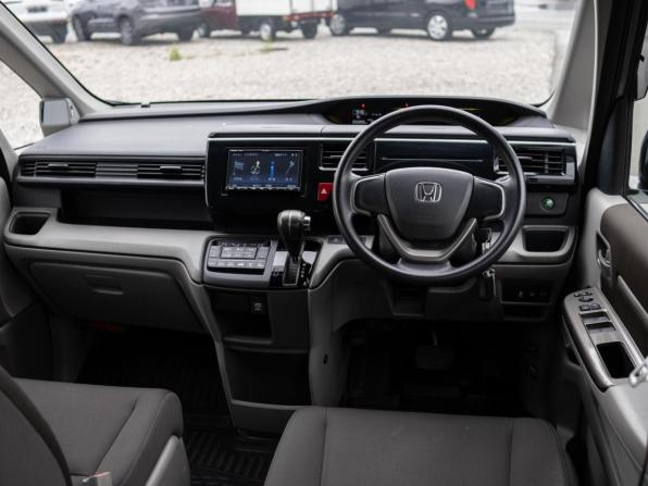 Honda Stepwgn V Рестайлинг с пробегом 2018 года, цена 2 099 000 рублей, 50899 км, минивэн, Автокод Объявления