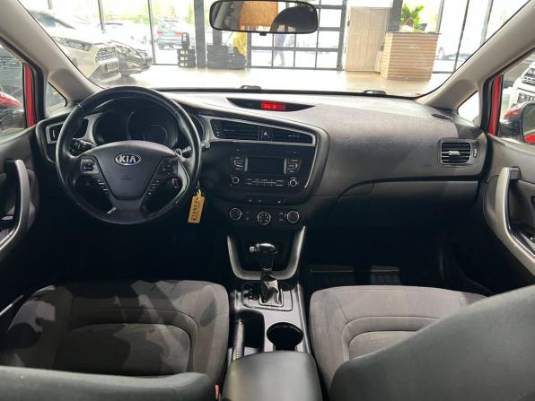 Kia Ceed II Рестайлинг с пробегом 2018 года, цена 1 270 000 рублей, 171000 км, хэтчбек, Автокод Объявления