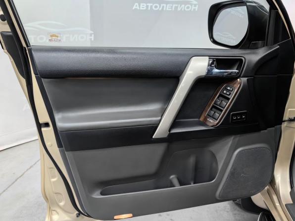 Toyota Land Cruiser Prado 150 Series Рестайлинг 1 с пробегом 2013 года, цена 3 015 000 рублей, 285000 км, внедорожник, Автокод Объявления