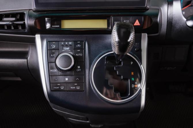 Toyota Wish II с пробегом 2010 года, цена 1 249 000 рублей, 220000 км, минивэн, Автокод Объявления