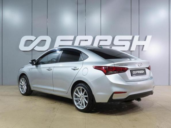 Hyundai Solaris II с пробегом 2017 года, цена 939 000 рублей, 275716 км, седан, Автокод Объявления