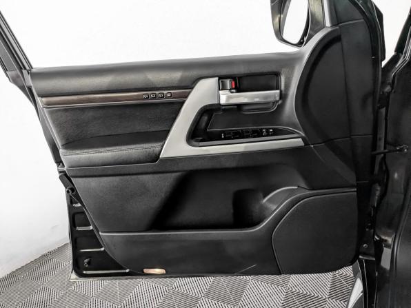 Toyota Land Cruiser 200 Series Рестайлинг 2 с пробегом 2019 года, цена 5 200 000 рублей, 253525 км, внедорожник, Автокод Объявления