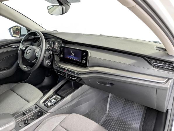 Skoda Octavia IV (A8) с пробегом 2021 года, цена 2 360 000 рублей, 53274 км, лифтбек, Автокод Объявления