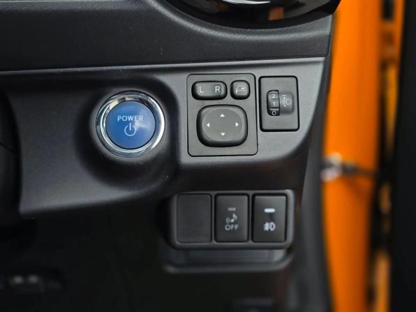Toyota Aqua I Рестайлинг с пробегом 2015 года, цена 1 080 000 рублей, 145580 км, хэтчбек, Автокод Объявления
