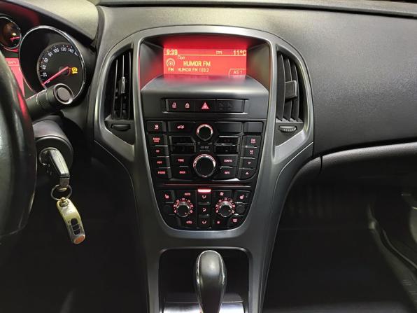 Opel Astra J Рестайлинг с пробегом 2012 года, цена 699 000 рублей, 201184 км, седан, Автокод Объявления