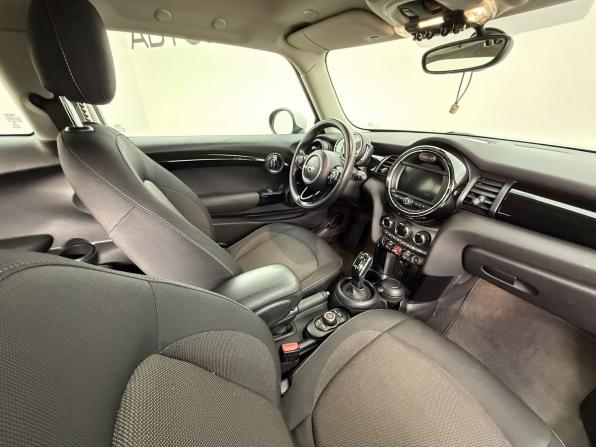 Mini Hatch III (F55/F56) Рестайлинг с пробегом 2019 года, цена 1 990 000 рублей, 128225 км, хэтчбек, Автокод Объявления