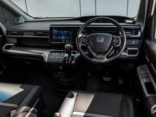Honda Stepwgn V Рестайлинг с пробегом 2019 года, цена 2 420 000 рублей, 92485 км, минивэн, Автокод Объявления