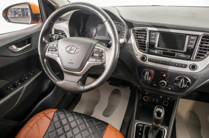 Hyundai Solaris II с пробегом 2018 года, цена 1 359 000 рублей, 152000 км, седан, Автокод Объявления